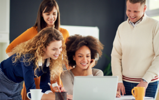 Yrityksen liiketoimintaa on mahdollista kasvattaa luotettavan hosting-palvelun avulla. Kuvituskuva.