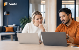 Google Workspace vai Microsoft 365 – kuvitus yrityksen työympäristön valinnasta.